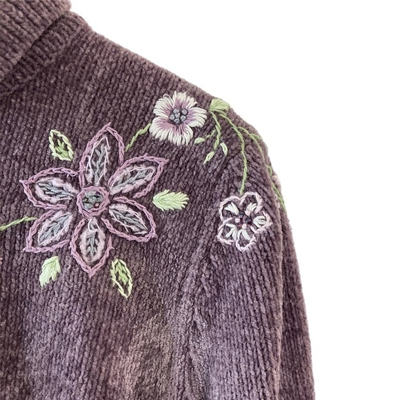 Vintage cottagecore soft purple knit sweater with floral embroidery - Picture 3 of 4